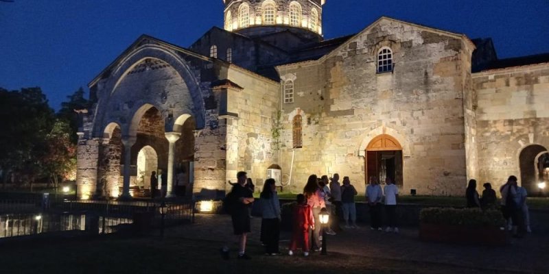 Akşamları Işıklandırılan Ayasofya Ziyaretçileri Hayran Bırakıyor