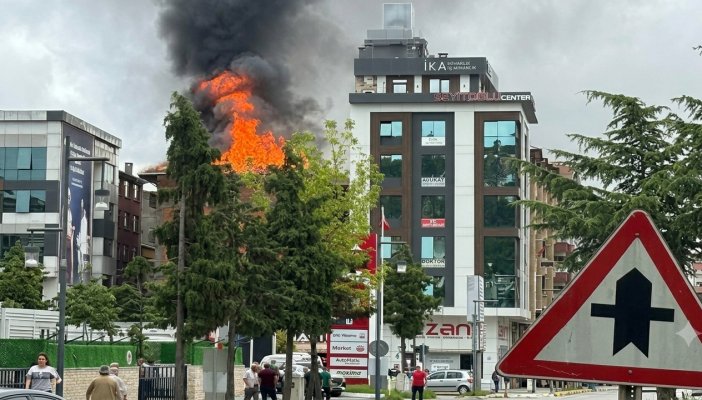 Trabzon’un Araklı İlçesinde 5 Katlı Binada Çatı Yangını