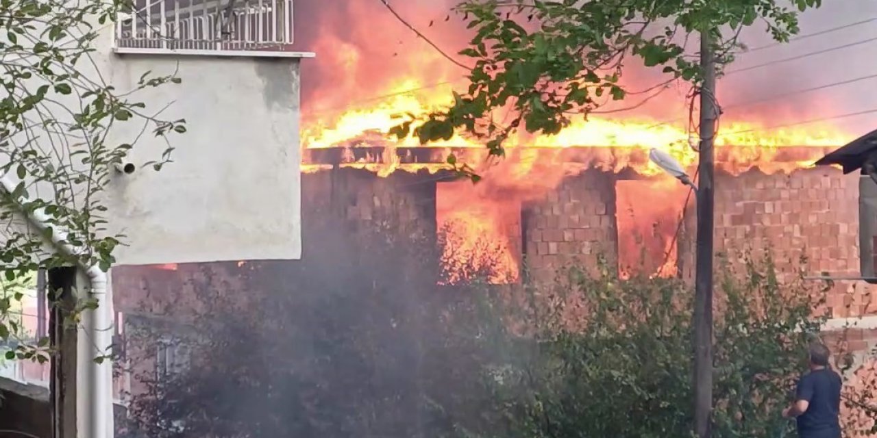Ordu’da Çatı Katı Yangınında 1 Ton Fındık Küle Döndü
