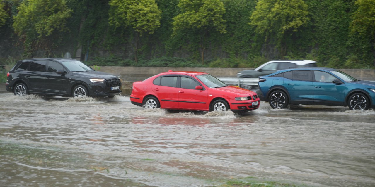 Samsun’da Sağanak: Yollar Göle Döndü