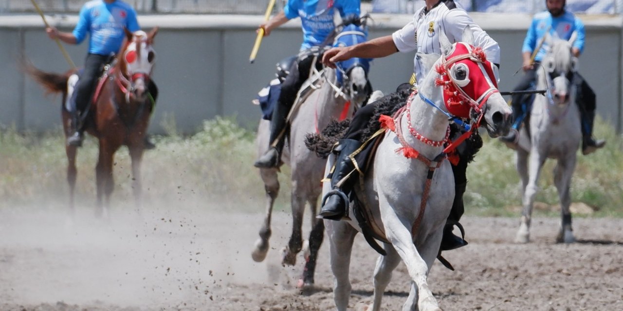 Erzurum’da Nefes Kesen Cirit Maçları