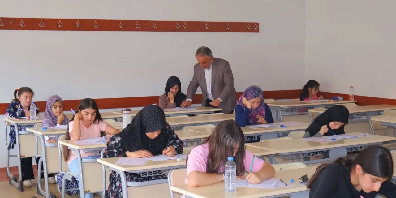 Bayburt'ta Yaz Kur'an Kursu Öğrencileri "Dini Bilgiler Yarışması"nda Ter Döktü
