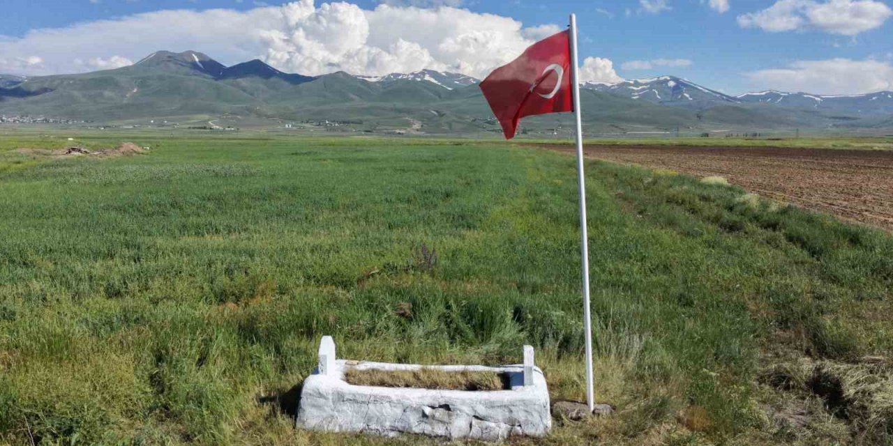 149 Yıldır Erzurum Ovası’nda Nöbet Tutan Şehidin Mezarı Yenilendi