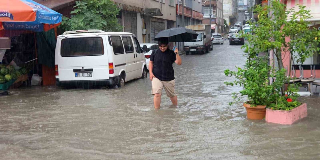Samsun Sağanağa Teslim: Canik’te Yollar Göle Döndü