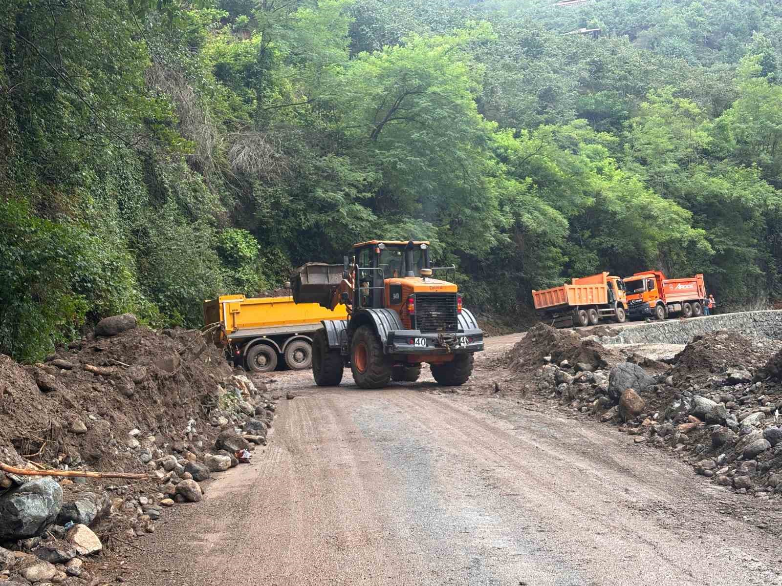 Köylerine Gitmek İstediler, Sel Sularına Kapılarak Kayboldular