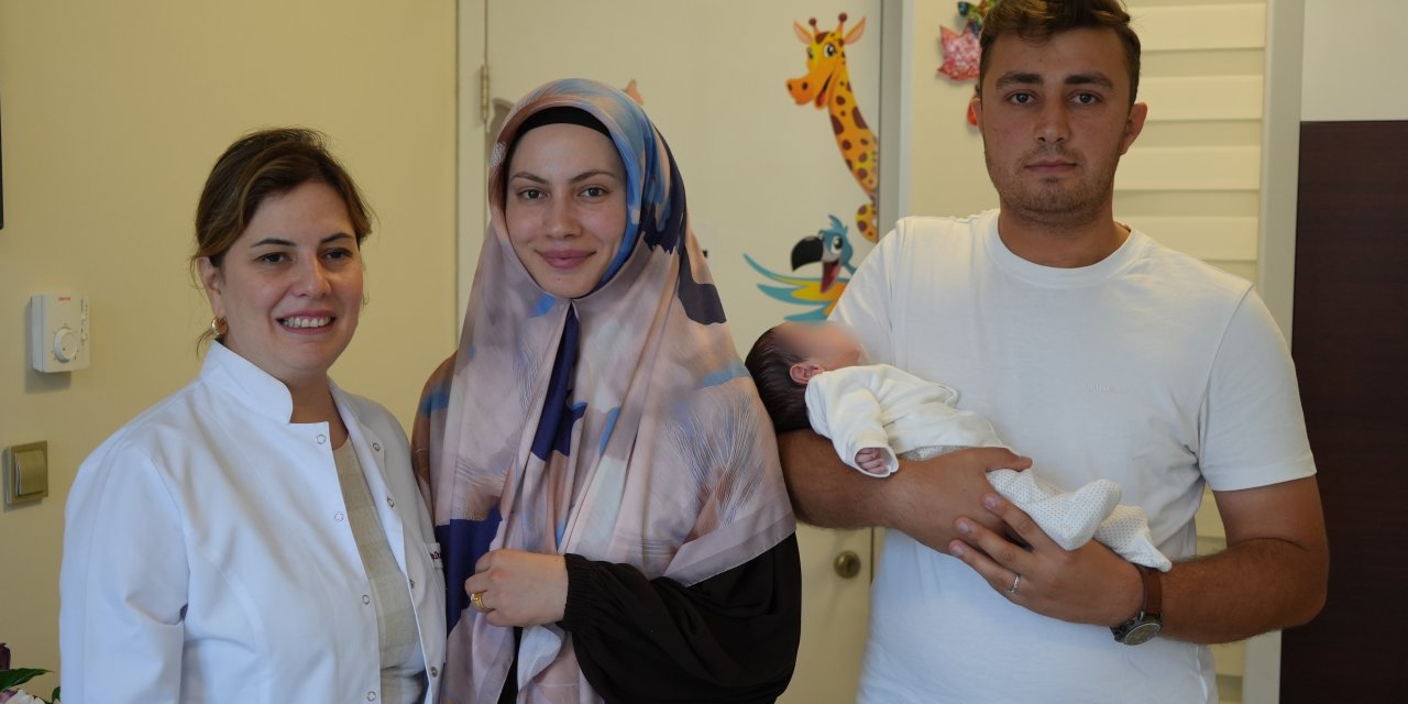 Organları Dışarıda Doğan Bebek, Samsun’da Hayata Tutundu