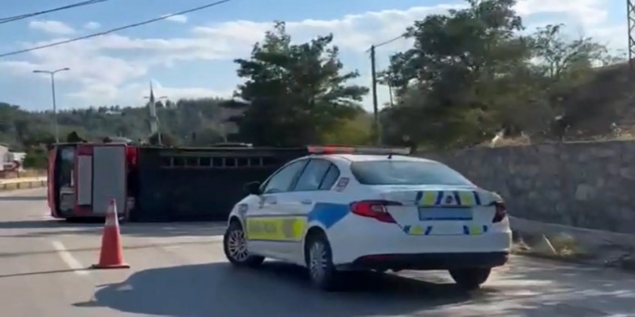 Sinop’ta Bariyere Çarpan Söndürme Aracı Yan Yattı: 1 Yaralı