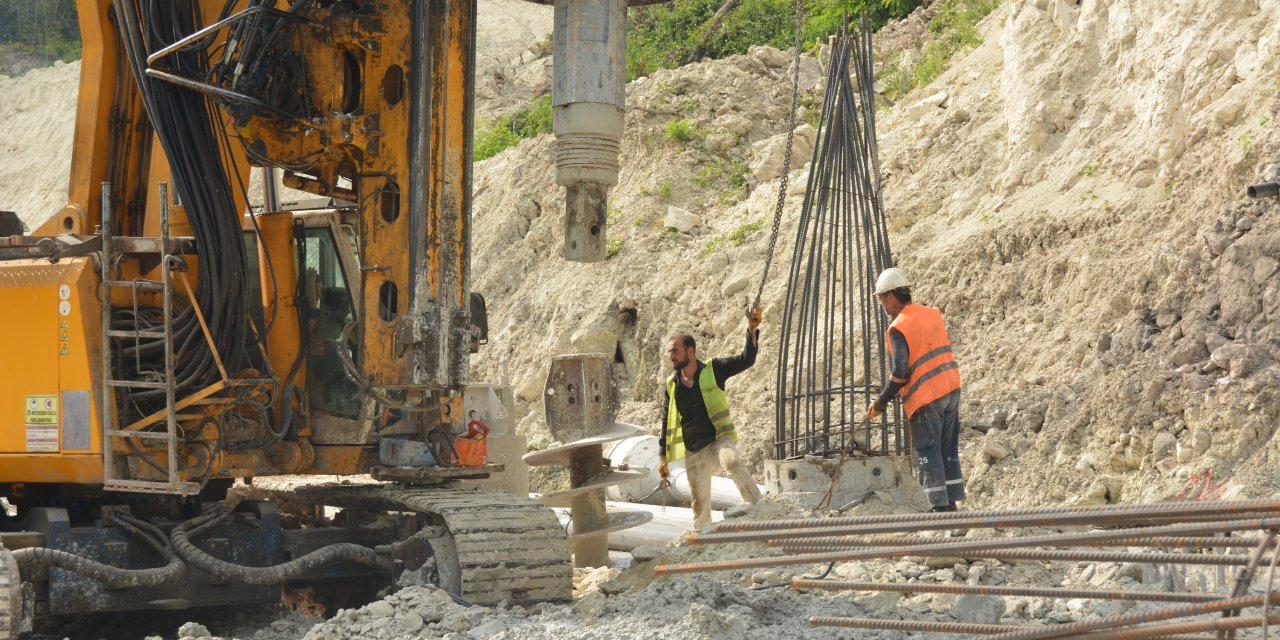 Ordu’yu İç Anadolu’ya Bağlayan Akkuş-niksar Kara Yolunda Fore Kazık Çalışmaları Başladı