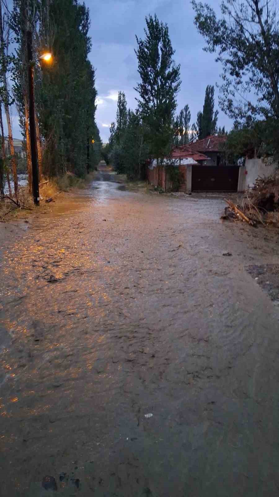 Çorum’da Kuvvetli Sağanak Hayatı Olumsuz Etkiledi