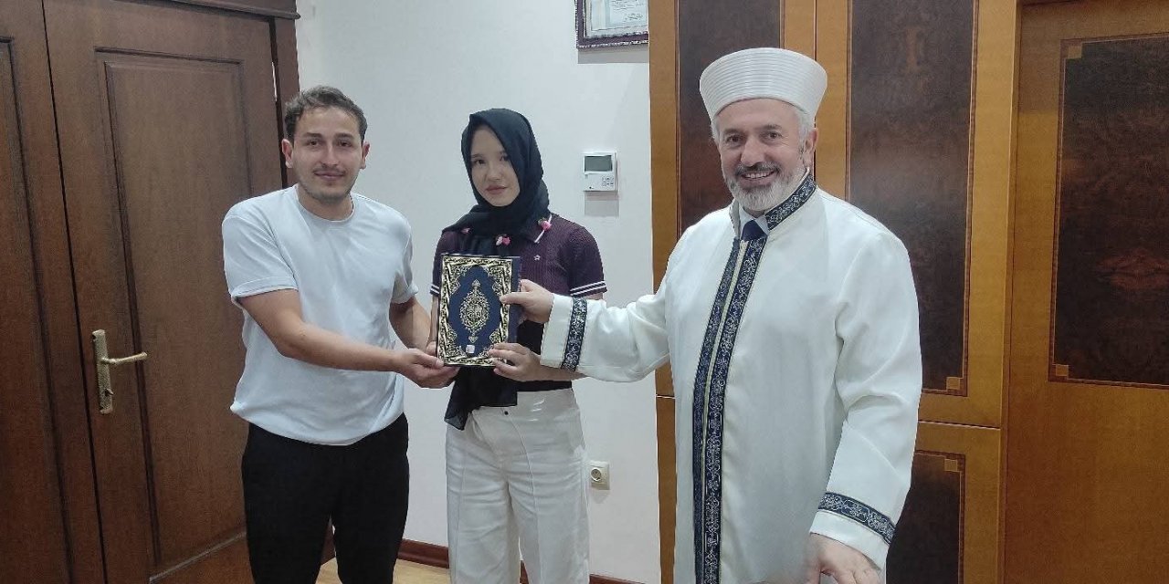 Ukraynalı Anhelina Müslüman Oldu, "Ayla" İsmini Aldı