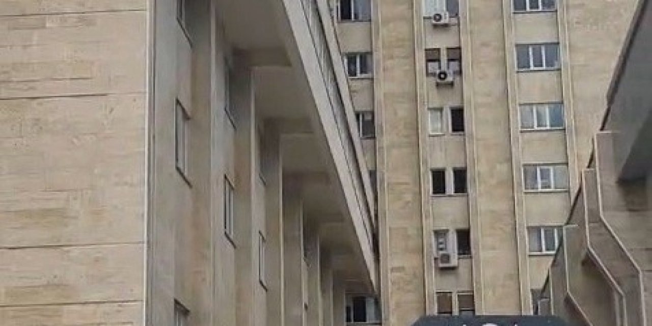 9. Kattaki Cama Çıktı, Polis Ekiplerinin İkna Çalışmasıyla İndirildi