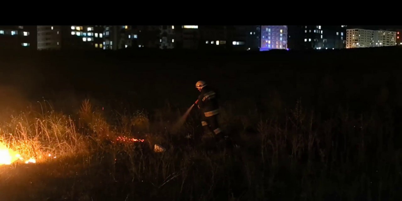 Erzurum’da  Kuru Ot Yangınına İtfaiye Müdahale Etti