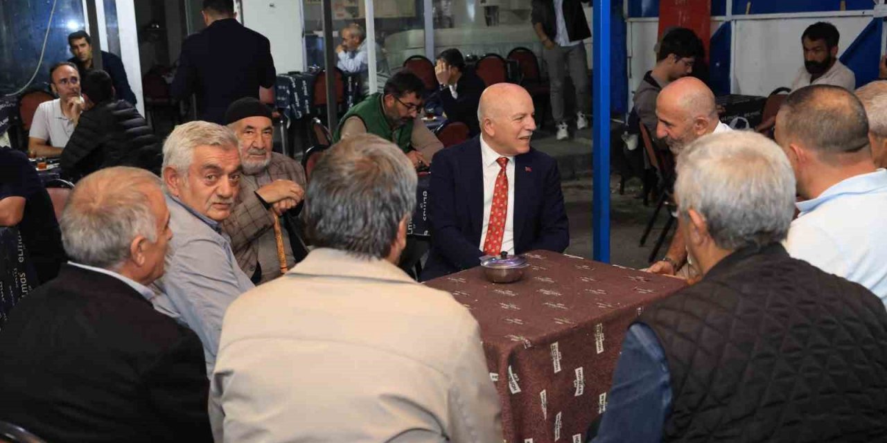 Başkan Sekmen Çalışmaları Yerinde İnceledi, Vatandaşla Çay İçip Sohbet Etti