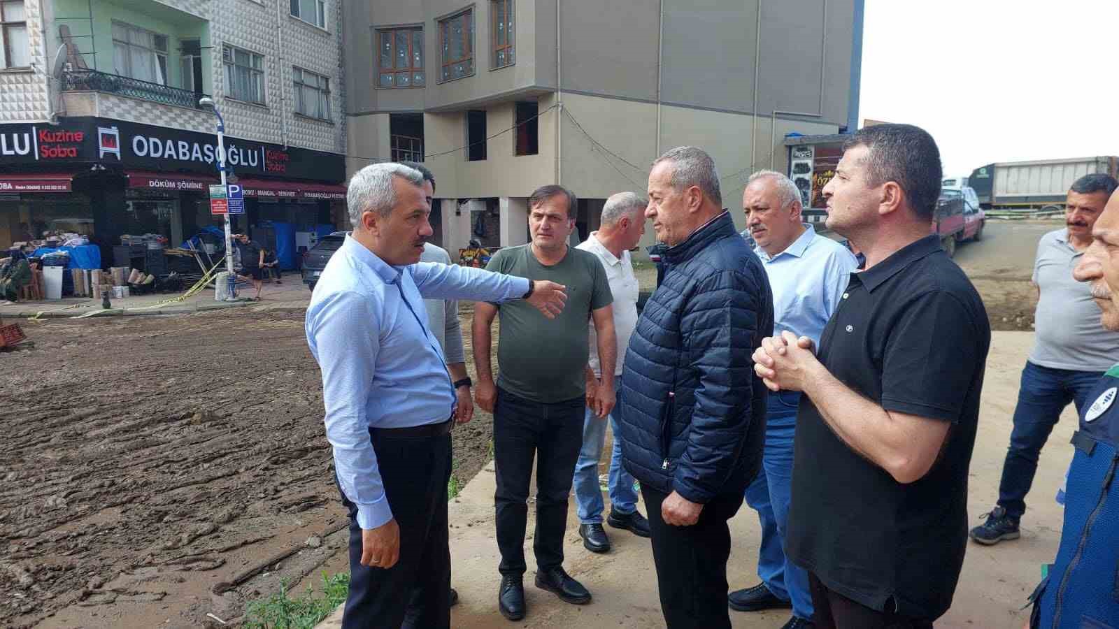 Rize’de Sağanak Yağışın Vurduğu Pazar’da Hasar Tespit Çalışmaları Sürüyor