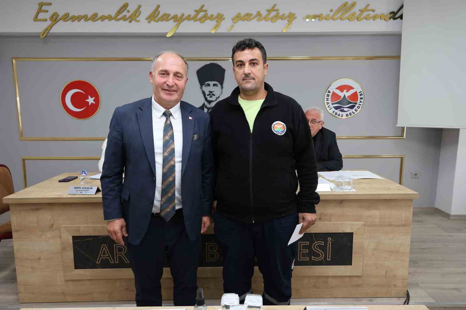 Bulduğu Altını Sahibine Teslim Eden Belediye Çalışanına Ödül