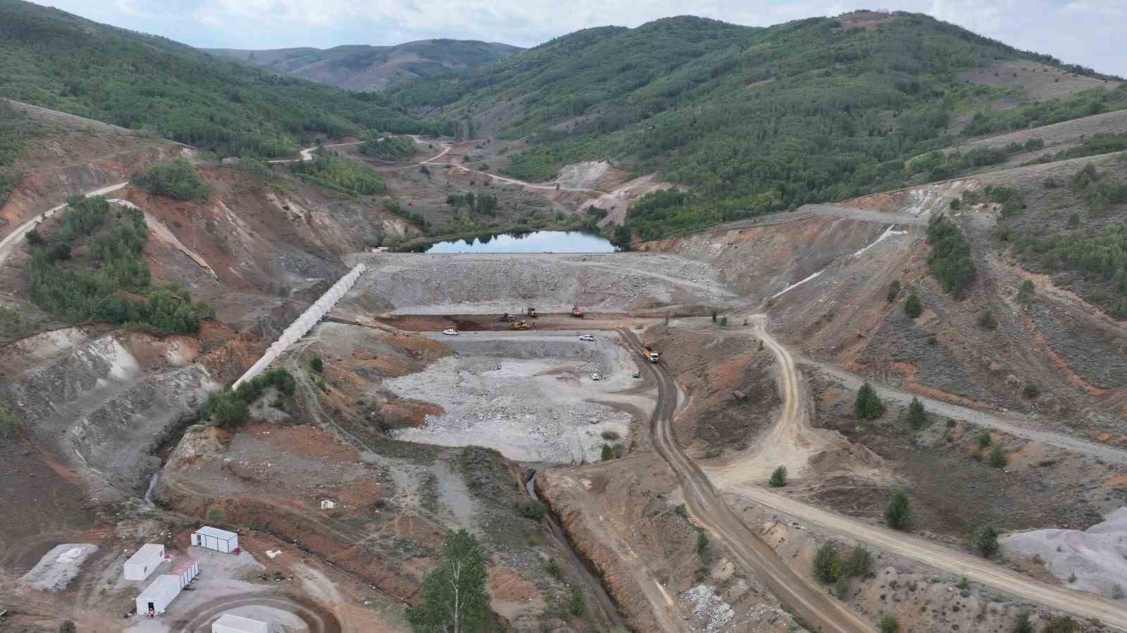 Bayburt Petekli Göleti’nde Gövde Dolgu Çalışmaları Sürüyor