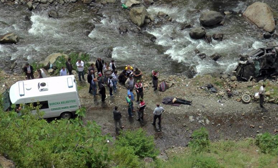Artvin’de Otomobil Uçuruma Yuvarlandı: 1 Ölü