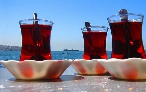 Çayın yanına şeker yerine kuru üzüm