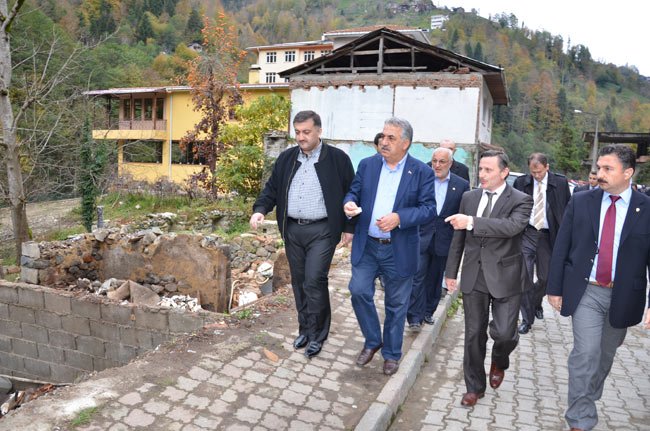 Bakan Yazıcı Hemşin`de gündemi değerlendirdi