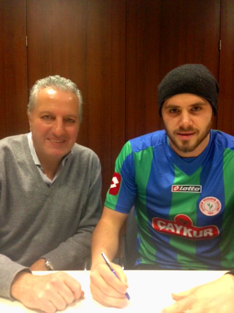 AYKUT AKGÜN İmzayı Attı