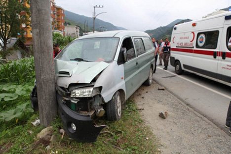 Rize'de Trafik Kazası: 3 Yaralı