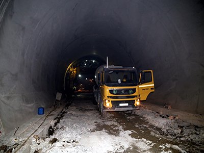 2 bin 640 rakımlı Ovit Dağı'nda yapımı süren Ovit Tüneli'nin 10 bin 600 metrelik bölümü tamamlandı.