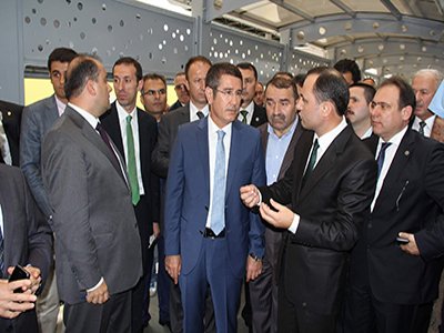 Gümrük ve ticaret bakanı nurettin canikli sarp sınır kapısı’nda incelemelerde bulundu
