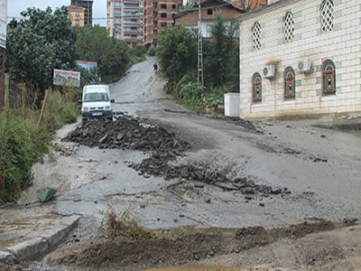 Trabzon’da sağanak yağış