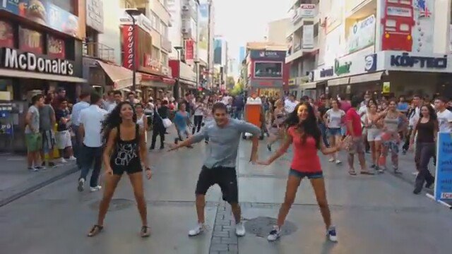İzmir'de Sokak Dansı