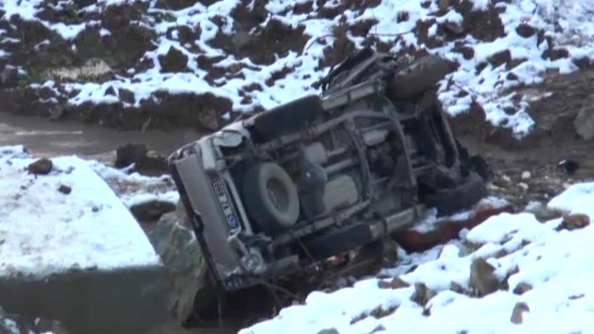 Artvin'de kamyonet uçuruma yuvarlandı: 1 ölü, 3 yaralı