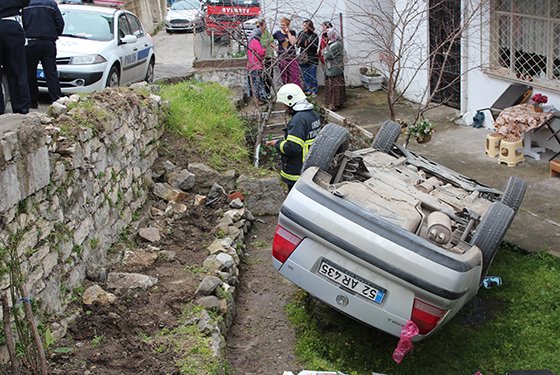 Ordu'da kaza takla atan otomobil bahçeye uçtu