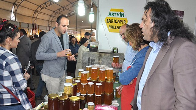 Kilosu 5 Bin Euro Olan Bal Satışa Çıktı