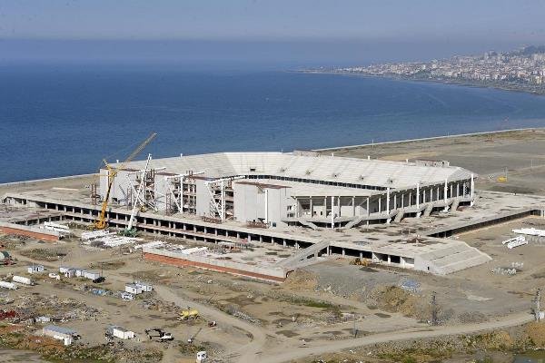 Akyazı'da çatıya geçildi
