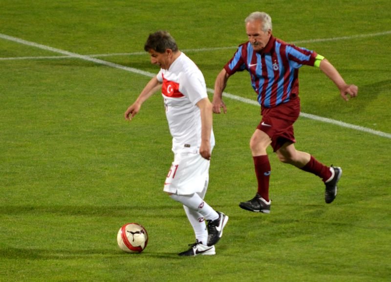 Başbakan Davutoğlu'ndan Avni Aker'de hat-trick şov