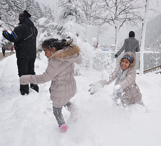 Sıcaklardan kaçan araplar uzungöl’ü tercih ediyor
