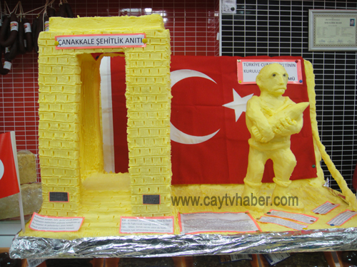 Tereyağından Heykel Yaptı