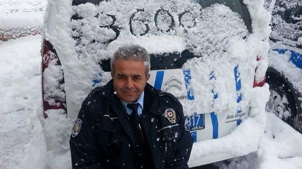 25 yıllık polis ailesini öldürüp intihar etti