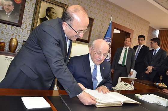 TBMM Başkanı Kahraman’dan Başkan Gümrükçüoğlu’na Ziyaret