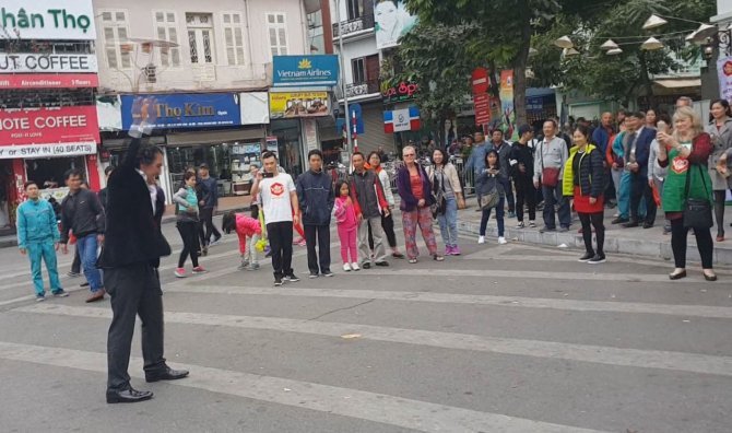 Vietnam'da Çay Tepsisi Salladı