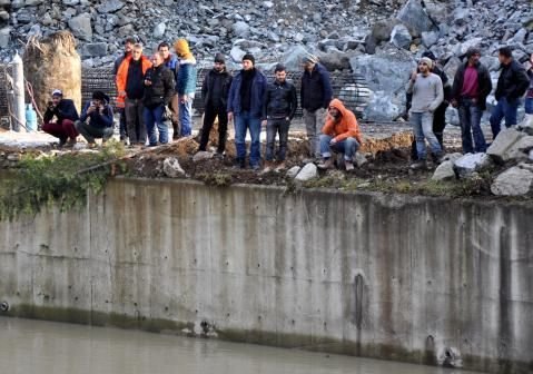 Trabzon'da derede erkek cesedi bulundu