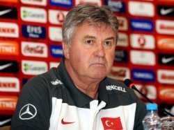 Hiddink'in sözleşmesi fesh edildi