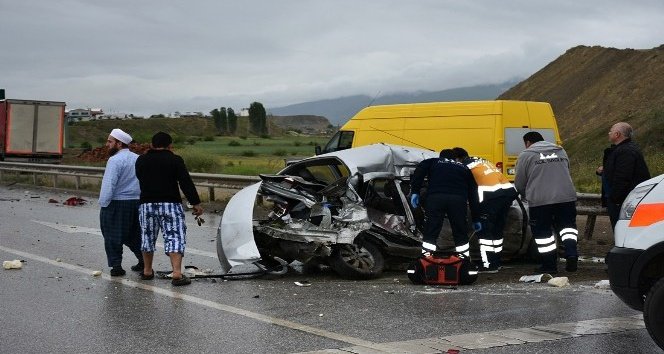 Otomobil takla attı: 3 ölü