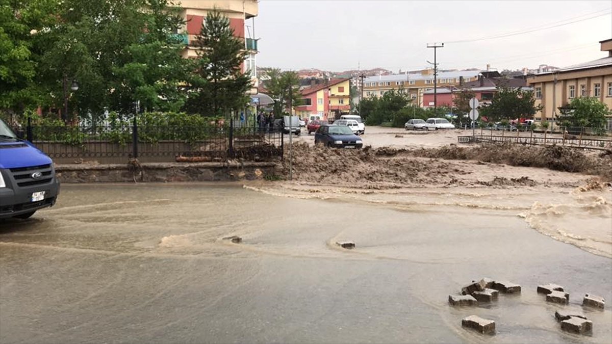 Bolu'da sağanak yağış sele neden oldu