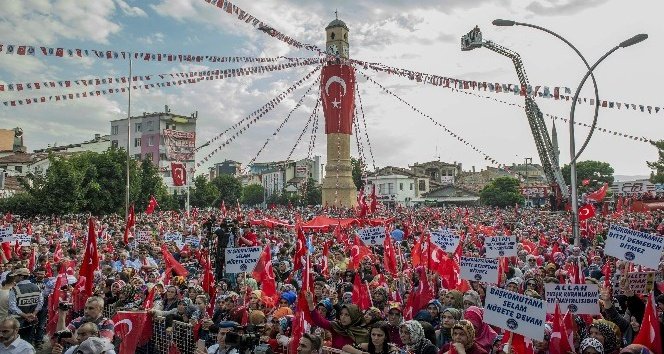 Çorum belediyesi vatandaşları demokrasi nöbetlerine ücretsiz taşıyacak
