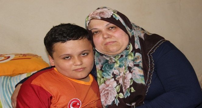 Hidrosefali hastası 12 yaşındaki Müslüm tedavi olmak istiyor