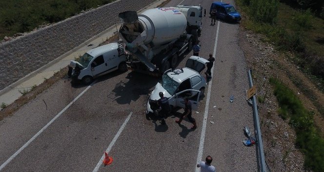 Sinop’ta 2 Otomobil Çarpıştı