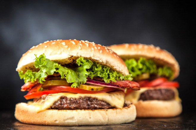 FAST FOOD ZİNCİRİNDE SKANDAL! ÇOCUĞUNUZA YEDİRİRKEN BİR DAHA DÜŞÜNÜN