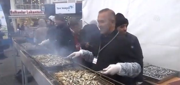 Esenler'de 5 Ton Hamsi Dağıtıldı..