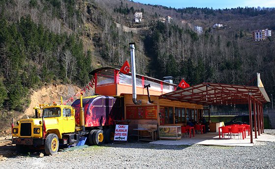 Tıra yapılan restorana Karadeniz usulü yer çözümü