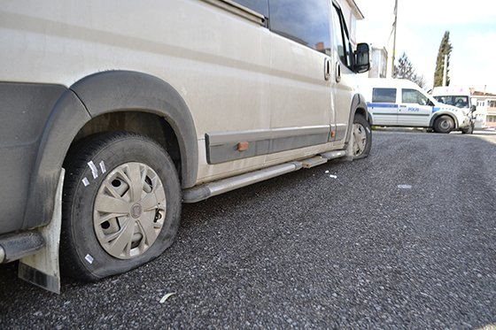 30 Aracın Lastiklerini Birden Kesti